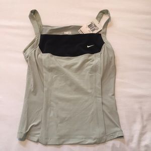 Ladies tennis top, NWT